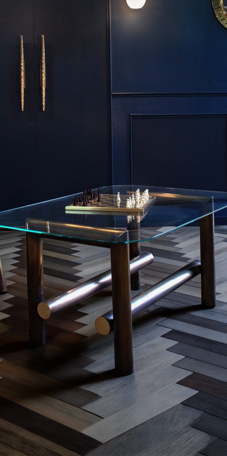 Suspension lumineuse en forme géométrique avec des lignes argentées et des lumières blanches.