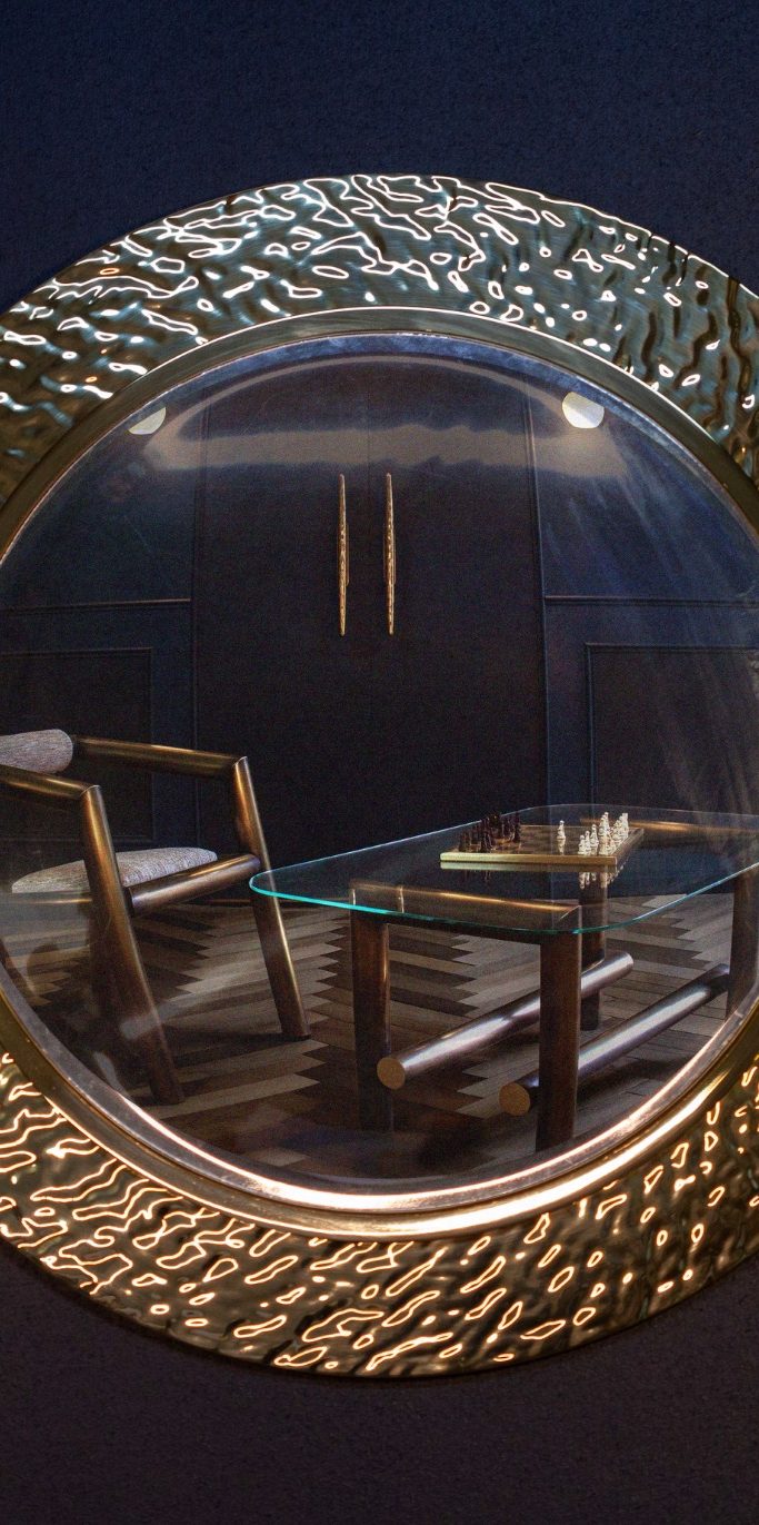 Lumières suspendues créant des reflets sur un plafond ondulé. 